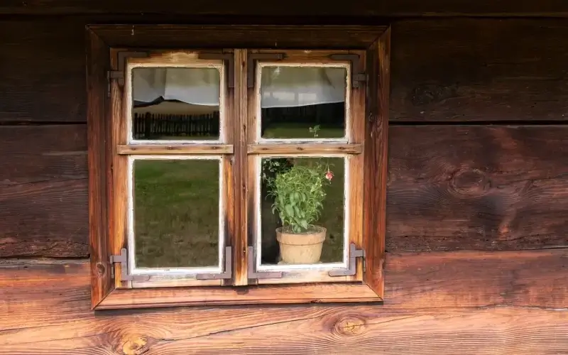 Jak naprawić okna drewniane?